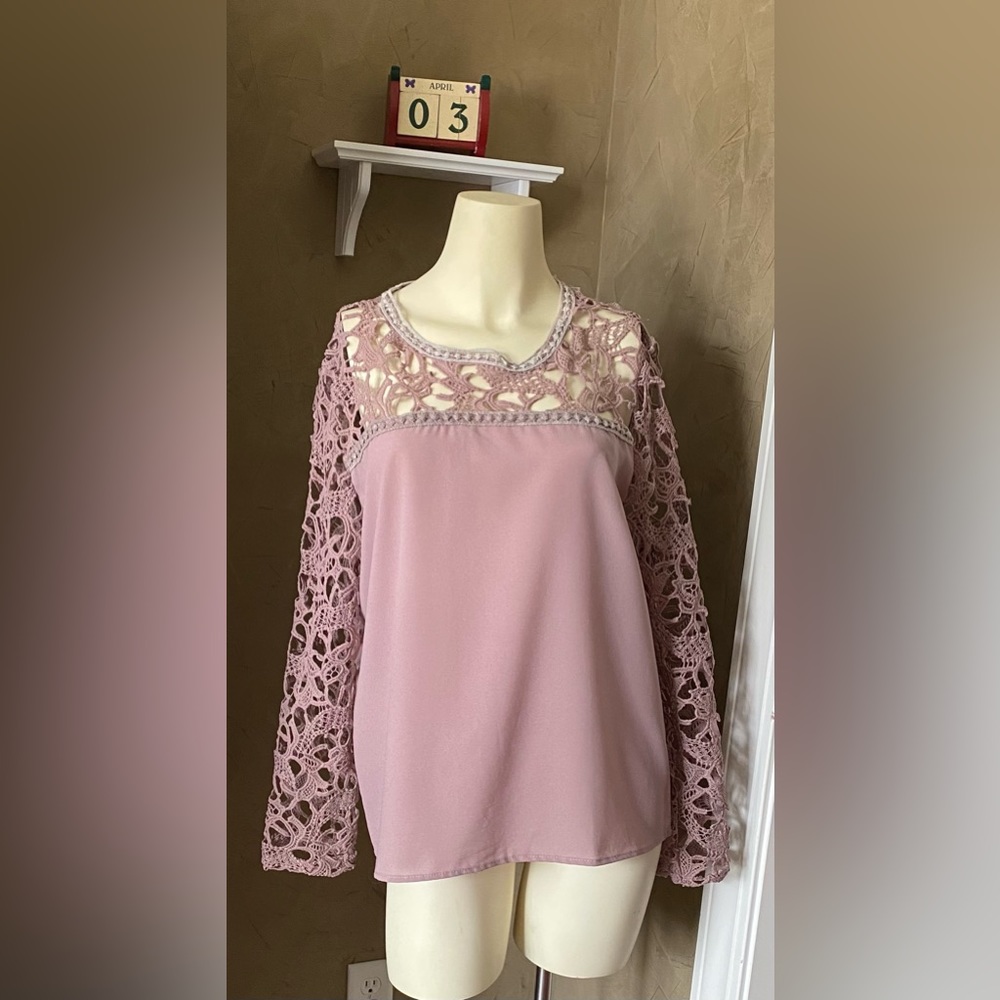 CHOIES dusty rose Crochet Lace Panel Women’s blouse Size M